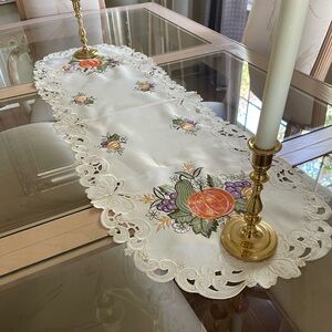 Elegant White Floral Table Runner